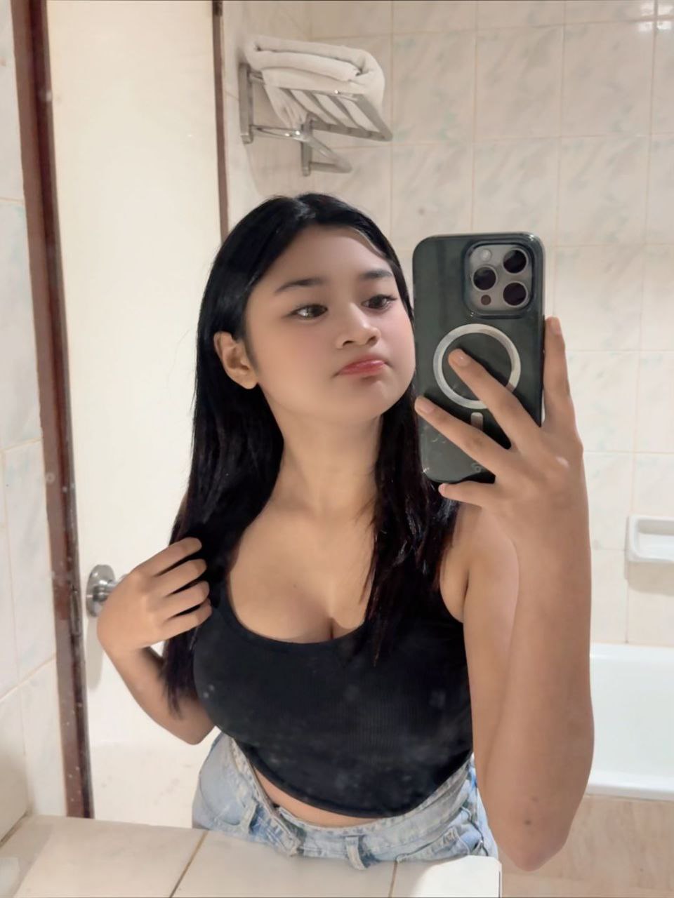 Menikmati Tubuh Pacarku Rika