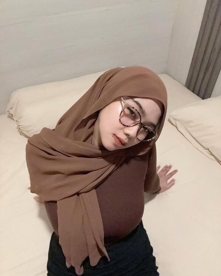 Cerita SEX Perempuan Polos Berjilbab Penuh CRTDALAM PART 2